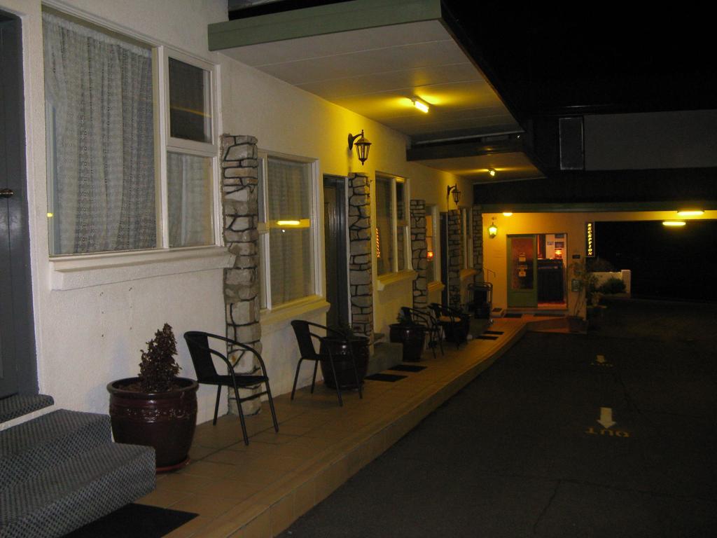 White Manor Motel Cooma Extérieur photo